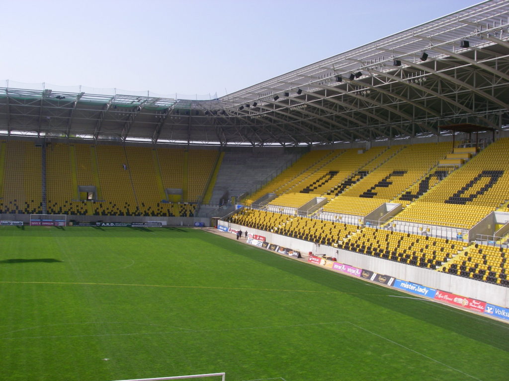 Stadion dynamo dresden - Einsatz von transparentem Kunststoff